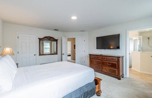 4BR Bella Vida Lakeview Pool Townhome - Photo 13