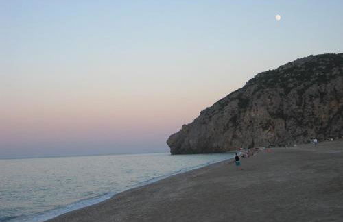 Large Stone Villa with garden. - Foto 31