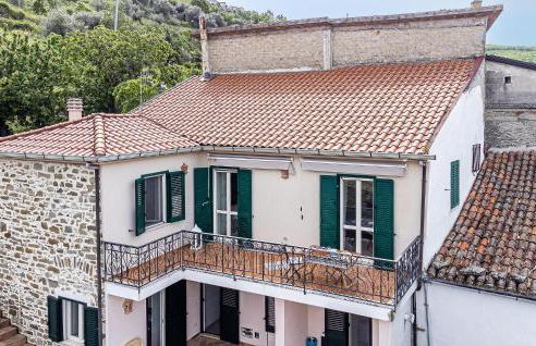 2 Bedroom Beautiful Apartment In Laureana Cilento - Photo 13