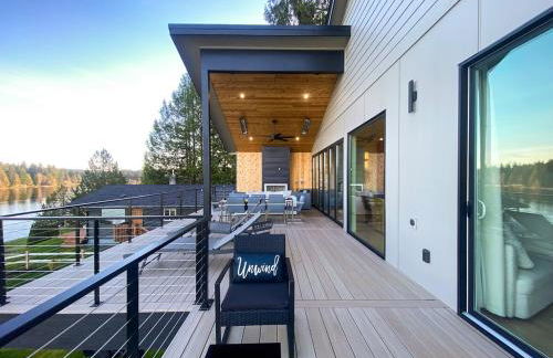 Luxe Port Lookout with waterfront, theater, games - Foto 27