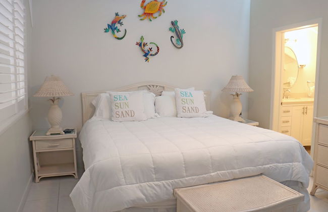 Galleon Villas by Hello Cayman Vacation - Photo 23