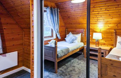 Macha 3 - Hot Tub-Perth-Pets-Family-Luxury-Cabin - Photo 13