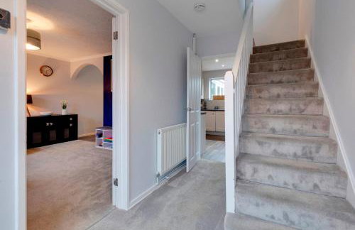 Pass the Keys Spacious and modern house with Free Parking - Photo 65