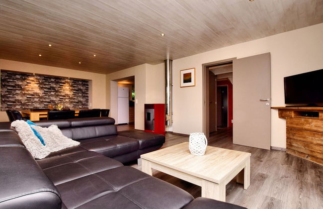 Modern Family Home With Wellness - Photo 16