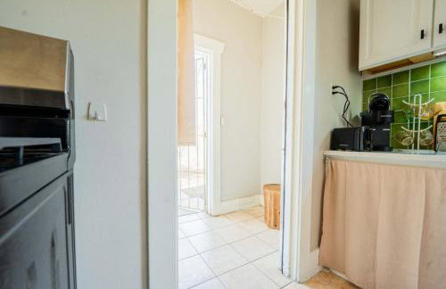 Work Desk- FirePit-Pool-Steps to UofA - Foto 26