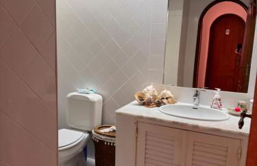 Beachfront Villa with Private Beach Access, Ocean Views, Pool, - Foto 71