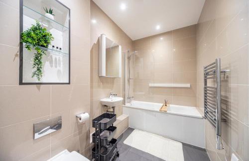 Stylish 2 bed Flat in London with River Thames views Access to boat rides into London-Near O2 Arena and Excel, Fast Wi-Fi, Free Parking, Excellent links Elizabeth and Southeastern Train Line - Foto 45
