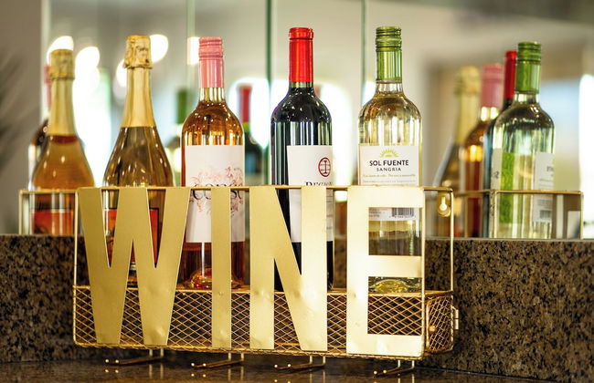 Luxury Resort Style Living w/ Pool & Jacuzzi - Foto 40