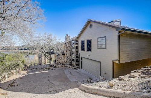 Stunning Lakefront Home with 2 Patios, Chef's Kitchen, & Lake Access - Foto 53