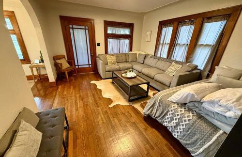 Home 7 beds, 2 baths Farmstay at Pygmy Goat Farm Byron Center Michigan - Foto 11