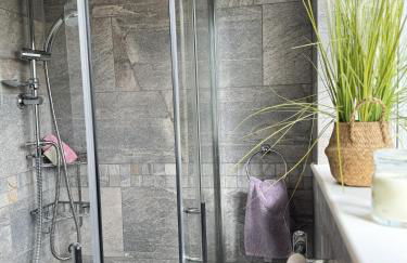 'BRAMLEY FALL COTTAGE' NEW AVAILABILITY - Attached Cottage,3 Bedrooms-1 on ground level, SLEEPS 6-2 Bathrooms, Wittering and Chichester easy drive, Child friendly,Small Breed Dog Friendly 2 max, Parking-EV Point - Foto 19