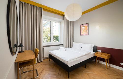 Hala Mirowska Spacious Apartment by BookingHost - Photo 2