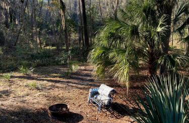 Tranquil Glamping near the Coast: Charming Rustic Cabin Rental in Midway, Georgia - Foto 10