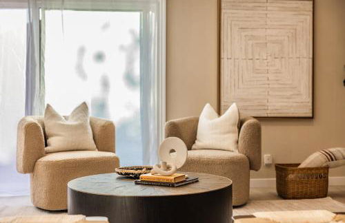 @ Marbella Lane - Vibrant & Chic Designer Home - Photo 60