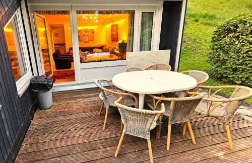 Winterberg Appartement 6 Pers aan Skilift grootste Skigebied nabij Bikepark Unieke locatie met zeer rustige tuin in het bos en het gezellige centrum leuke cafes restaurants en gratis zwembad sauna relax speelruimte parkeerplaats naast Der Brabander - Foto 57