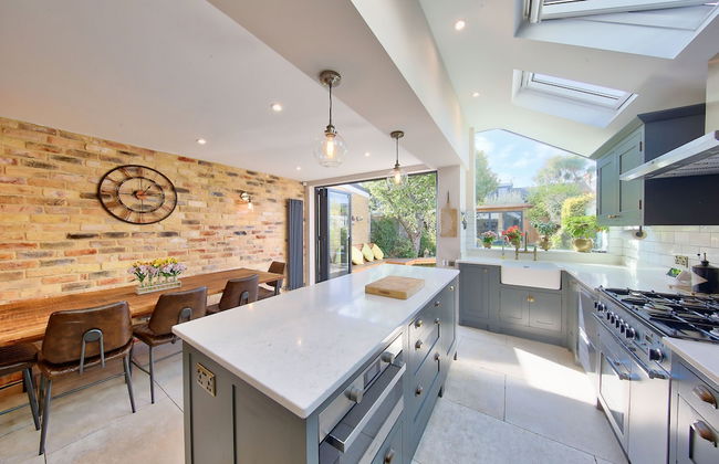 House - Sleeps 8 - Garden - Children's Play Area - Foto 14