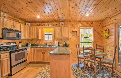 Cozy Hiawassee Cabin with Fire Pit and Mtn Views! - Foto 8
