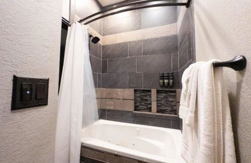 Your Family’s Home Away from Home w/ No Extra Fees - Foto 53