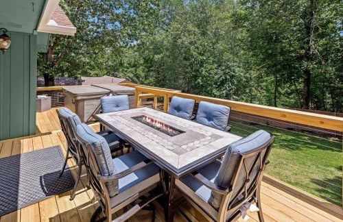 Back-40 Retreat with Hot Tub & Bike Garage - Photo 8