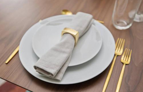 Downtown | Gorgeous | Pet Friendly! - Photo 11