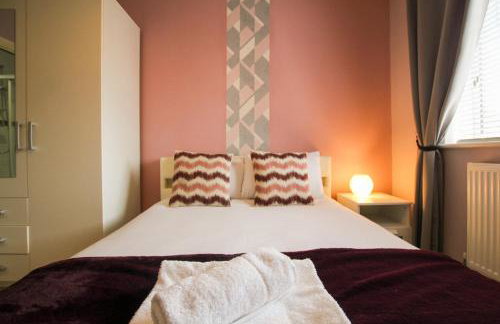 Modern 3-Bedroom Home in Quiet Cul-de-Sac w Parking by Rework Accommodation - Foto 27