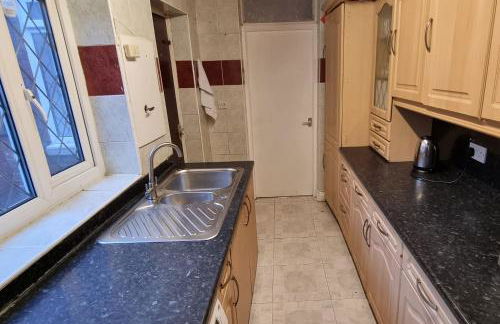 3 Bedroom House Ideal for Work Family Short or Long Term Stays Easy Access to Manchester Oldham Halifax Bury - Foto 18