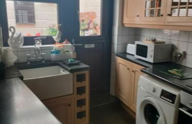 Fishermen's cottage with log burner, 2 bathrooms & sea views from garden terraces - Foto 16