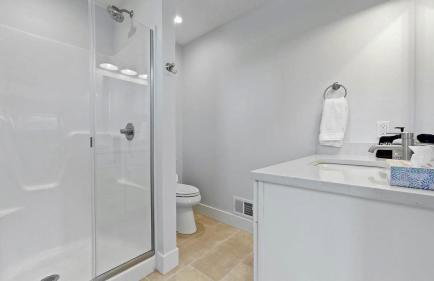 Lux Beach Home Lake Views Firepit - Foto 35