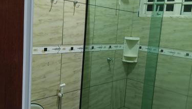 Casa grande, ar em todos os quartos, cabe 3 carros - Foto 5