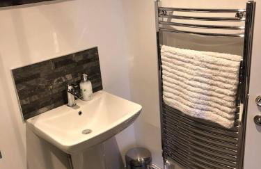 The Grooms Cottage - Photo 8