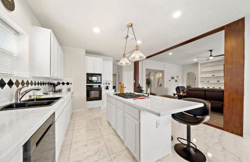 Houston Lake Retreat Pool Lake Front Spa - Foto 18