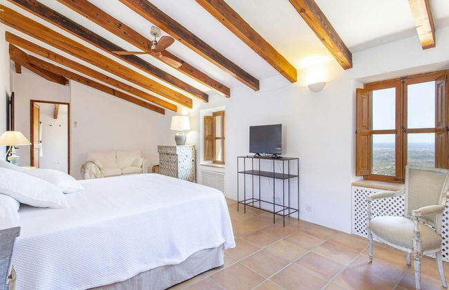 Stunning Farmhouse With Private Pool - Photo 7