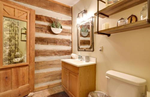 Riverfront Couples Retreat in Smoky Mountains! - Foto 12