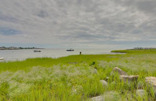 Grandmas Cottage with Sunroom Walk to Beach - Foto 29