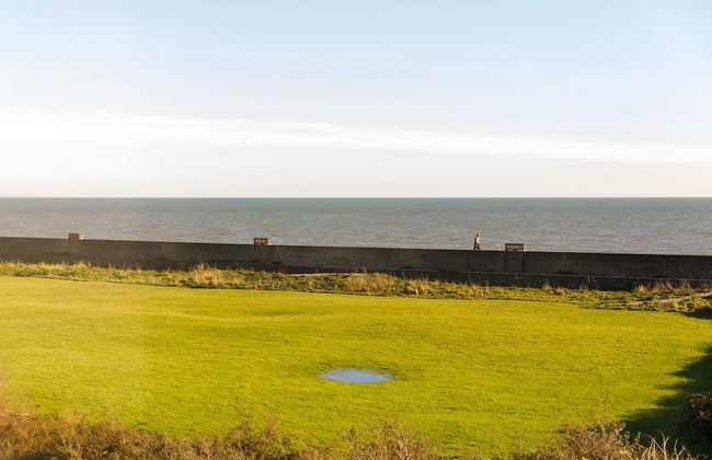 Beautifully Refurbished 4-bed Beachside Retreat - Foto 2