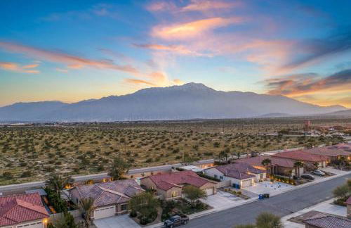 Views, Gameroom, Saltwater Pool & Hot tub, Firepit by MariamsBnb - Foto 68