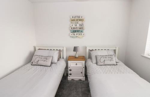 LunaRoxx, 6 Meadow Gardens, Kilgetty - Photo 25