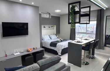 Studio 64 novo bem equipado com ar condicionado, cozinha completa, até 4 pessoas - Centro Mogi - Photo 1