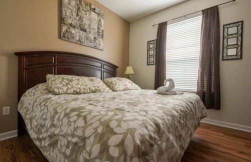 2 Bedroom private lakeview by Conference Center and Epic Universe walking distance - Foto 6