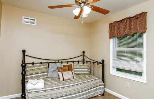 Cabin by the Creek with private creek access - Foto 7