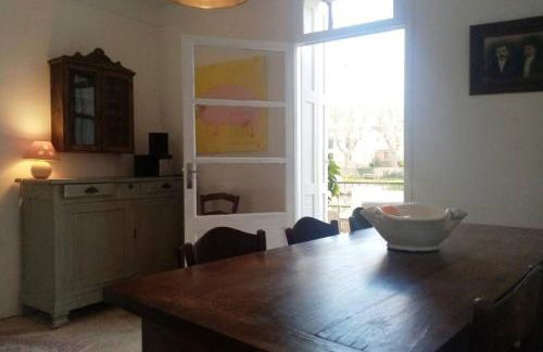 Character filled house overlooking the River Cesse - Foto 18