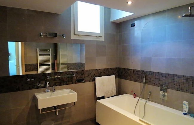 Villa Oliveto with Pool and Lake view - Photo 39