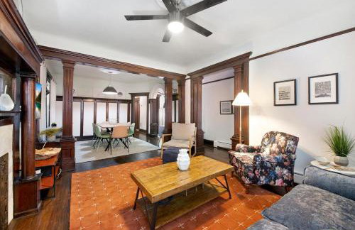 The Vic 3-BR Quick NYC Access & Parking - Foto 7