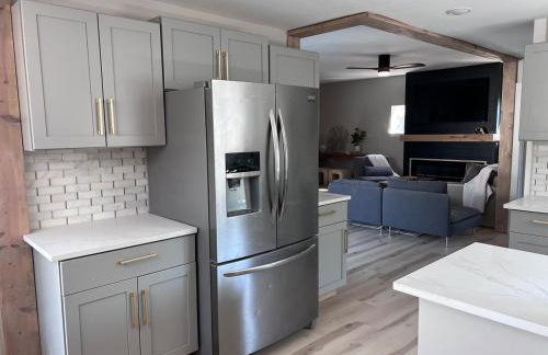 Large Five Bedroom house with outdoor patio with Jacuzzi and television! - Foto 55