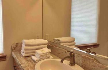 Luxury home w a View- biking and hiking near - Foto 48