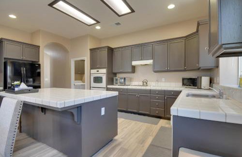 Remodeled Livingston Home with Private Backyard! - Foto 7