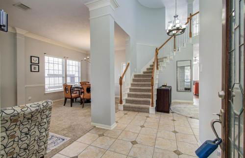 Luxury Pool Home Near Sugar Land Town Center - Photo 22