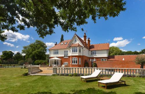 Merry Lakes - Luxury Lakeside Escape with Pool - Just 30 Minutes from London - Foto 55