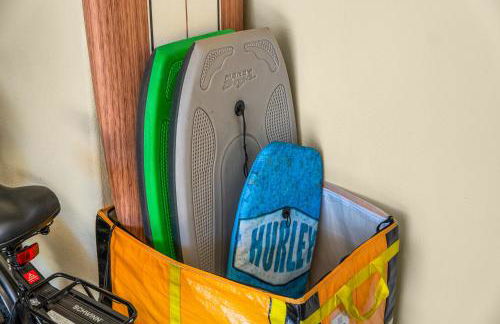 Gorgeous Santa Cruz Villa - Modern Beachside Paradise with NEW Hot Tub & Fast Wi-Fi - Foto 47