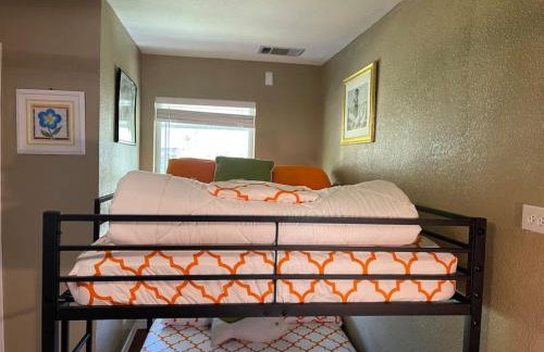 Massive lakefront home with HOT TUB - Foto 67